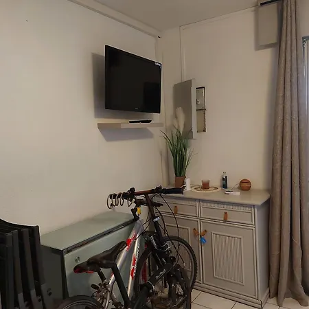 Apartment Rdc Avec Terrasse, Parking Et Animaux Acceptes A 100m De La - Fr-1-776-116 *